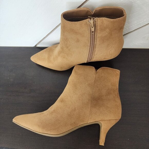 NEW Journee Collection Isobel Women's Size 8 Tan Faux Suede Ankle Boots 3CT - Picture 3 of 8